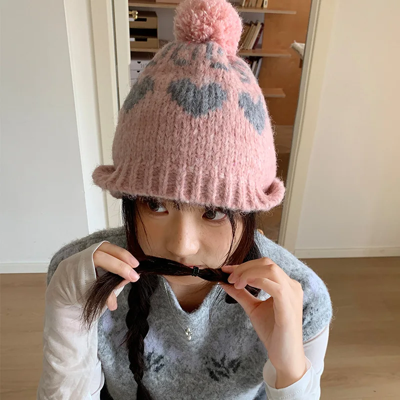 

Жаккардовые милые шапочки с помпоном в стиле ретро для женщин, осенне-зимние повседневные универсальные нишевые теплые пуловеры с защитой ушей, шапка