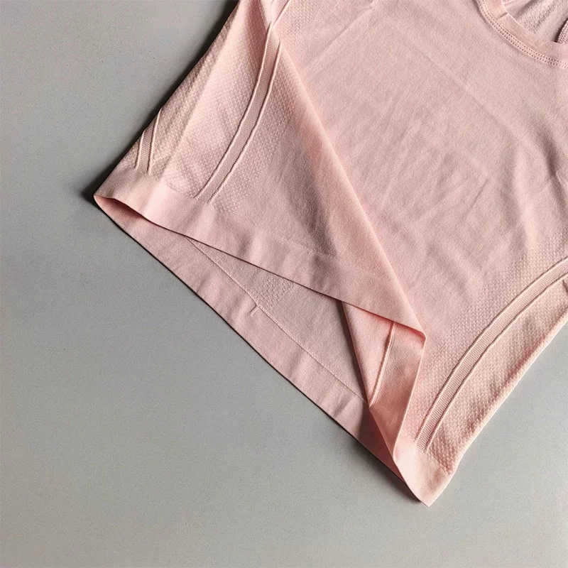 Sportliche Damen-Yoga-Top mit Racerback, schnelltrocknend, einlagig, schmal geschnitten, elastisch, Fitness-Oberteil, ohne integrierten BH, ideal für Pilates-Training. – Detail 15