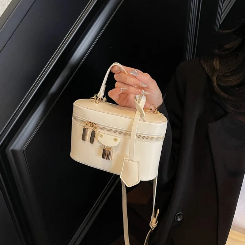 

Ladies Crossbody-Bag Made Of Fine Leather Featuring Trendy High-End Commuter Spacious Soft Daily Modern Style​