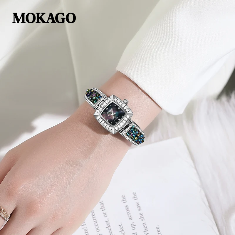 Women's Rhinestone Metal Bracelet Watch Ladies Copper Wrist Watch Analogue Quartz Watch Classic Pearl Shell Surface Timepieces