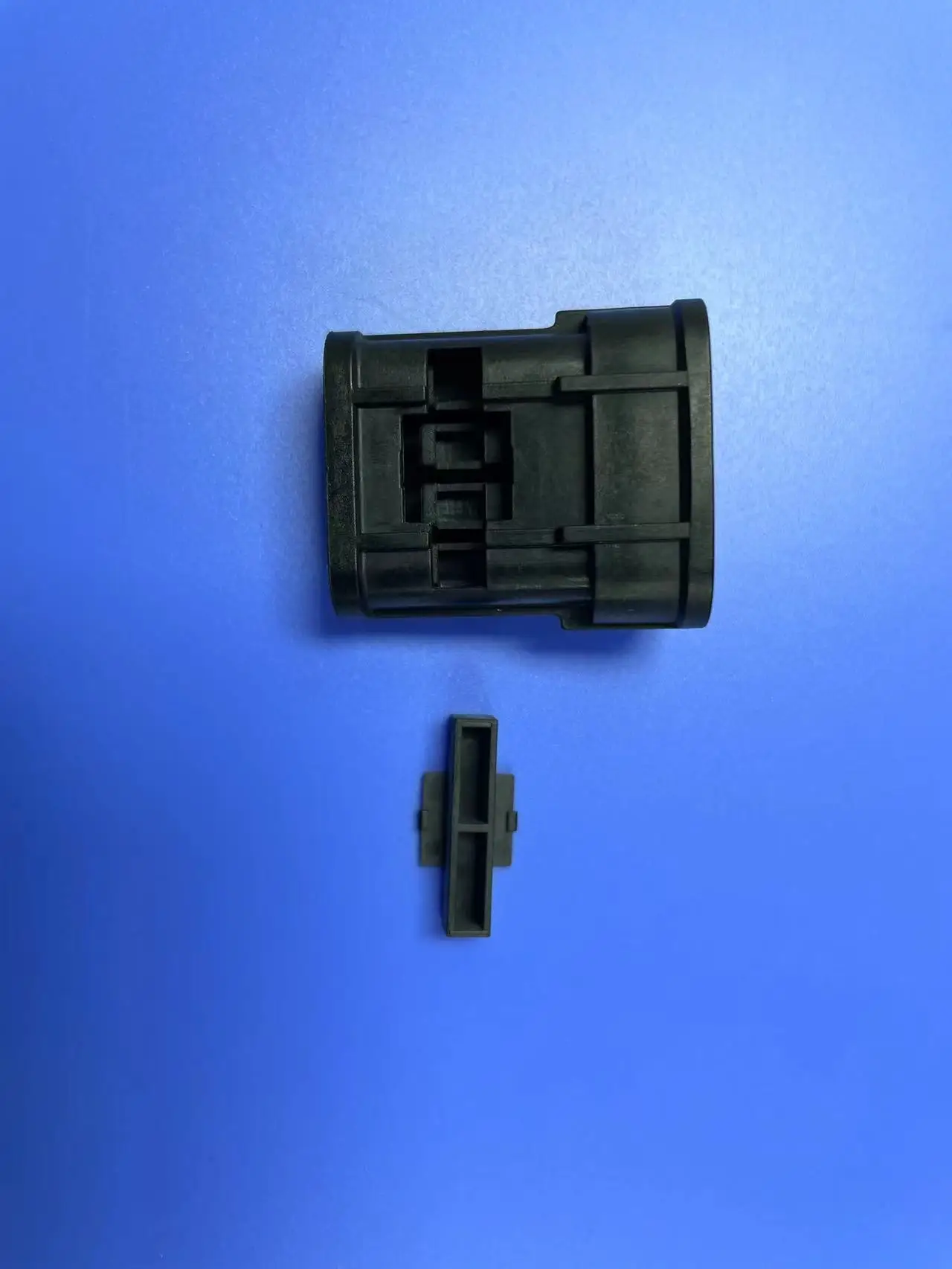 4P Crimping housing which can Mate with Sumitomo 6189-0565、Toyota 90980-11150 and YAZAKI 7283-1440-30.  CONBEONE