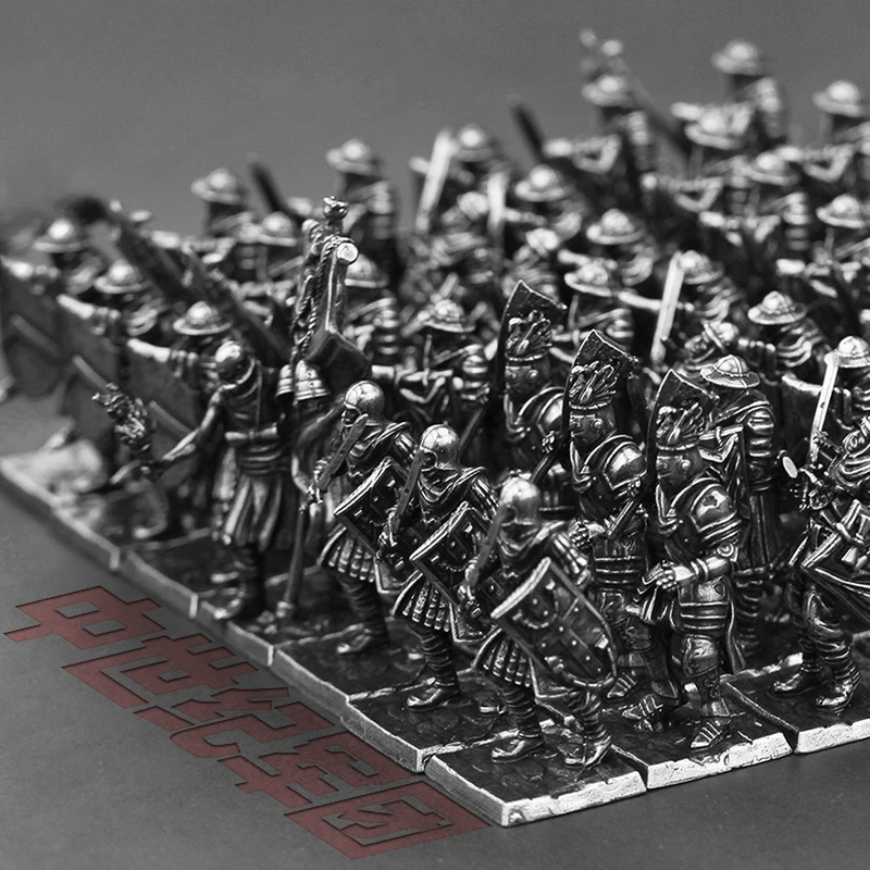 Metalowe elementy do gier planszowych Starożytne średniowieczne legiony Żołnierz Figurki akcji Zabawki Model Wnętrze samochodu Miniaturowa ozdoba Akcesoria