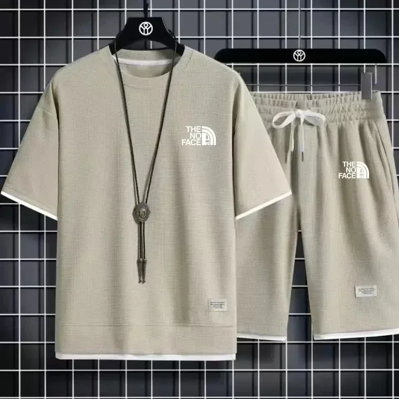 

Men's fashionable sports outfit, short-sleeved T-shirt + sports shorts, suitable for running and casual wear in summer.