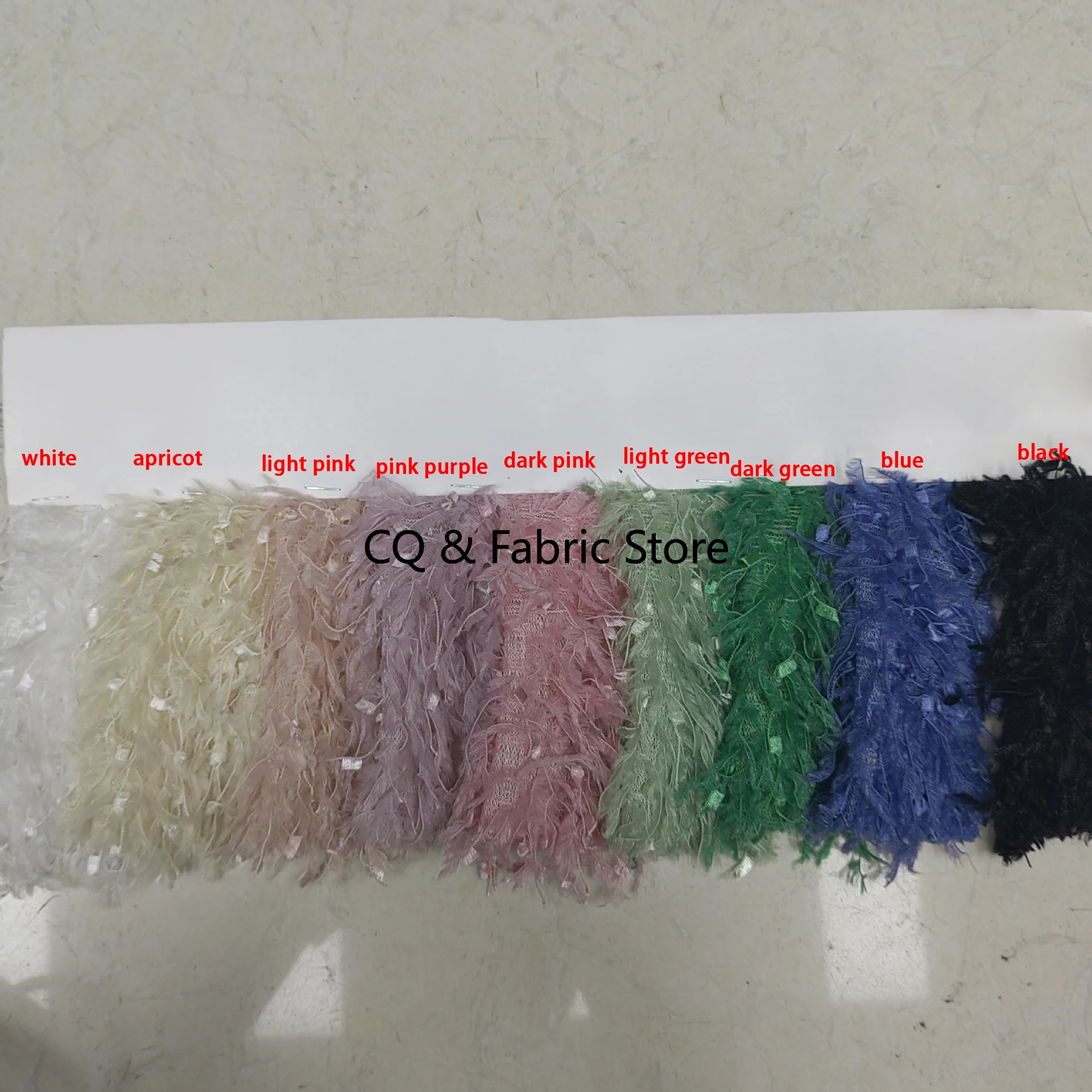 Nuovo tessuto con nappe in piume Tessuto a rete in peluche in fibra chimica Tessuto di design per gonna abito fai da te tagliato a misura