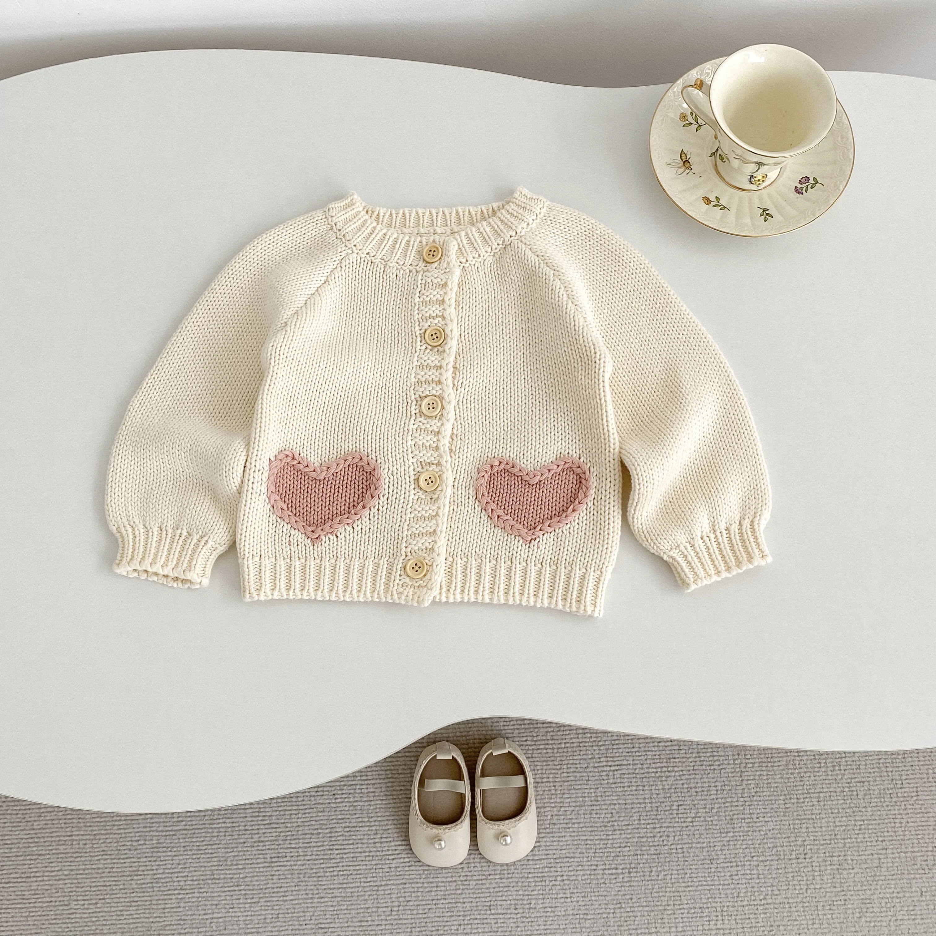 

New autumn baby clothing for 0-3 years old, pink heart-shaped embroidered knitted cardigan, hats not for sale