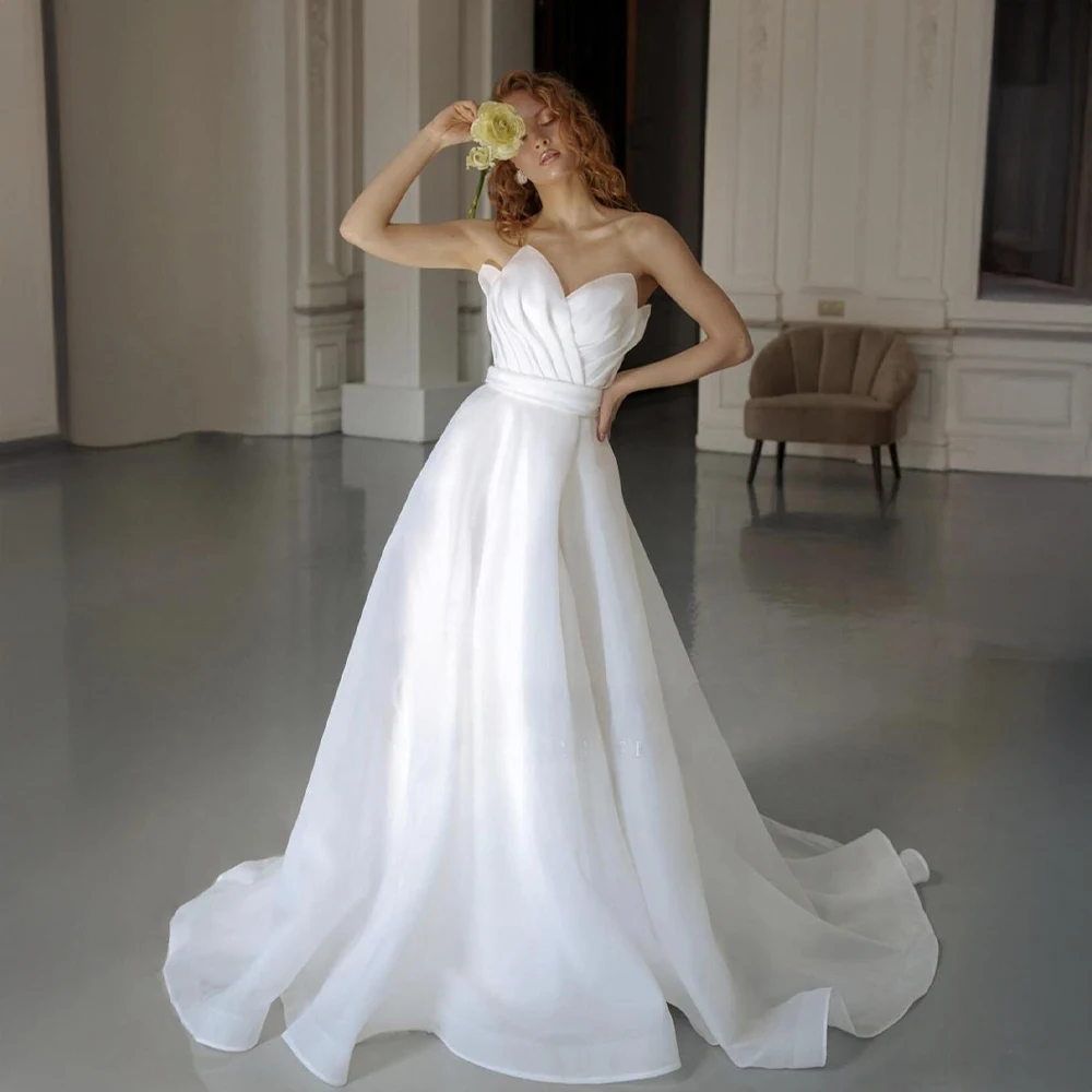 

Customized Sweetheart Neckline Wedding Dress with Pleated Bodice Flowy Organza A-Line Bridal Gown for Romantic Brides
