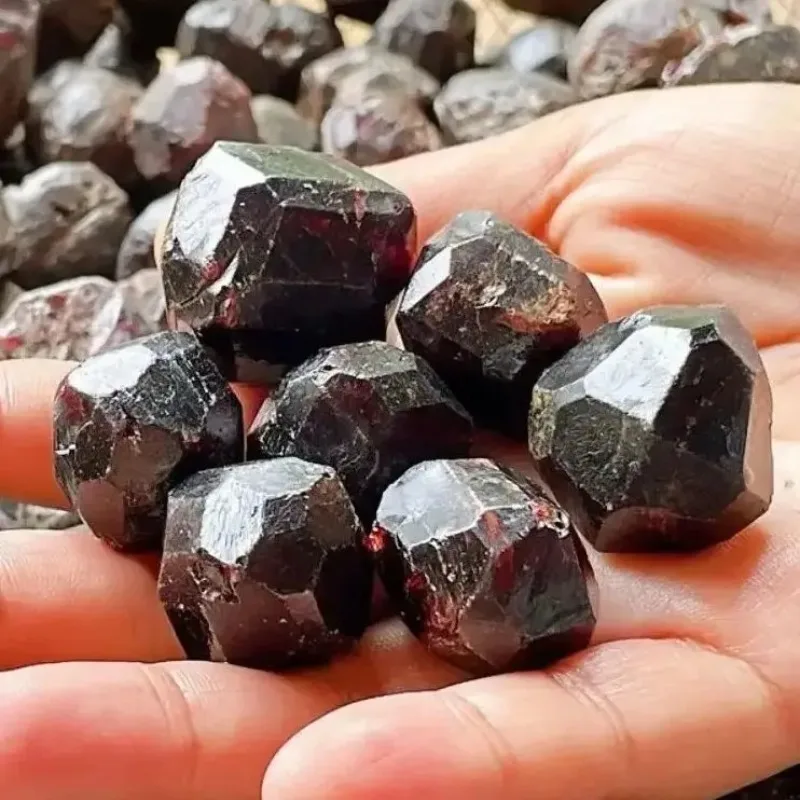 Cristal granate rojo Natural, piedra en bruto, piedra preciosa Original, piedras minerales crudas, espécimen de minerales curativos, regalo espiritual
