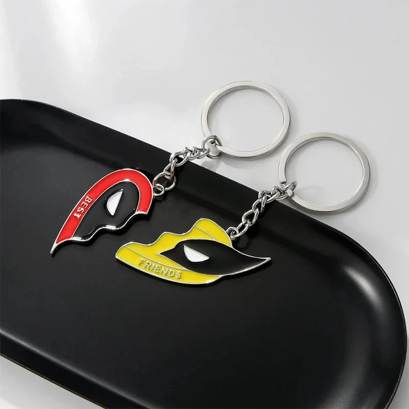 A Pair Superhero Deadpool Wolverine Cosplay Anime Best Friends Pendant Keychain Couple Heart Keyrings Accessories Gift for Adult