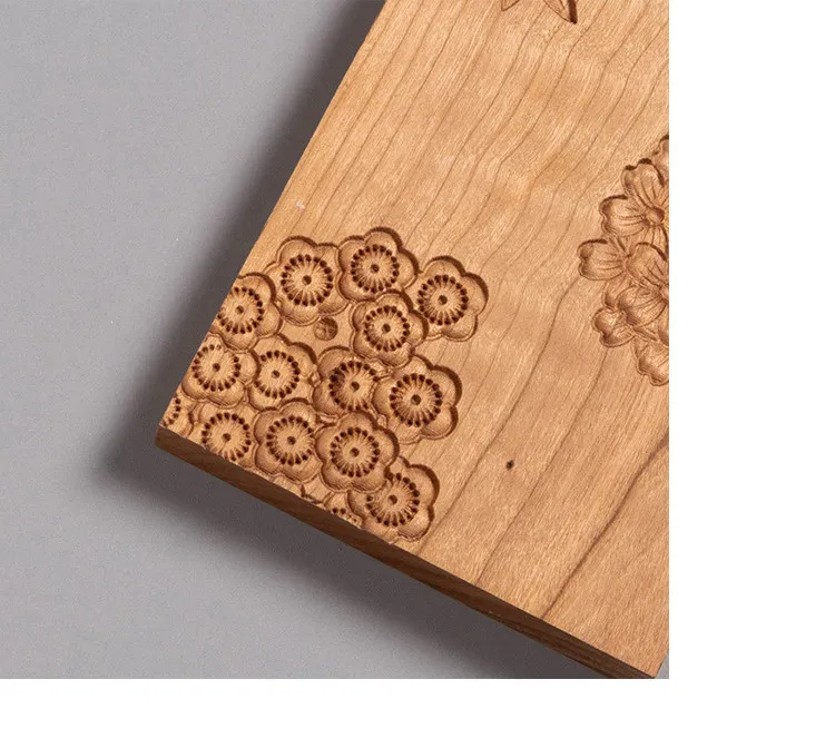 Japanisches Obst- und Teezubehör: Tausend-Pflaumen-Brett aus Kiefer und Bambus, bedruckt, 19x9x9cm – Detail 2