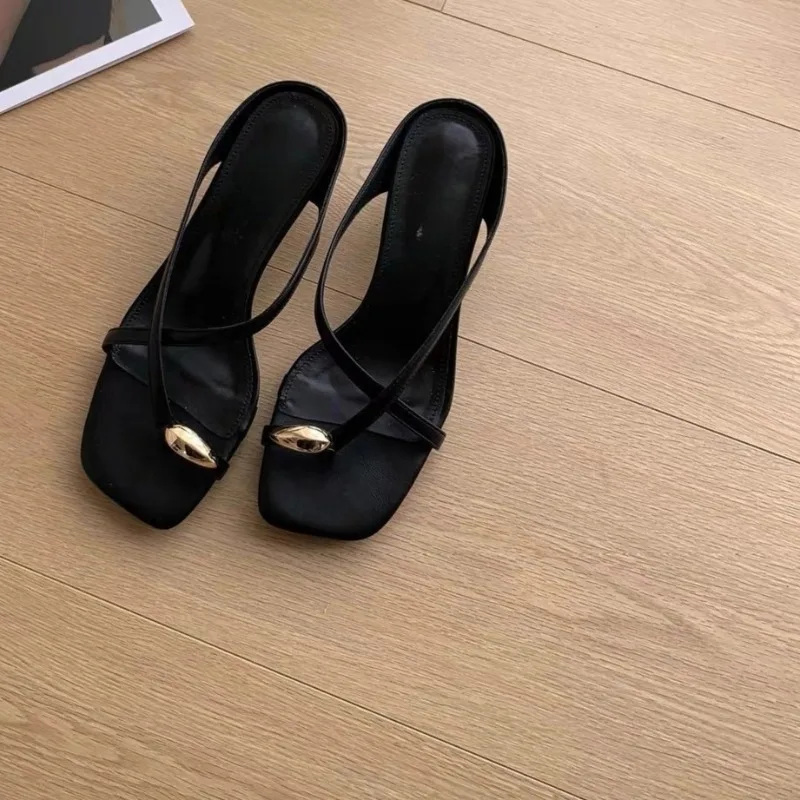 Sandali francesi con punta incrociata e cinturino incrociato da donna, abbigliamento estivo, sandali con tacco basso con punta in metallo stile fata con tacco quadrato piccolo