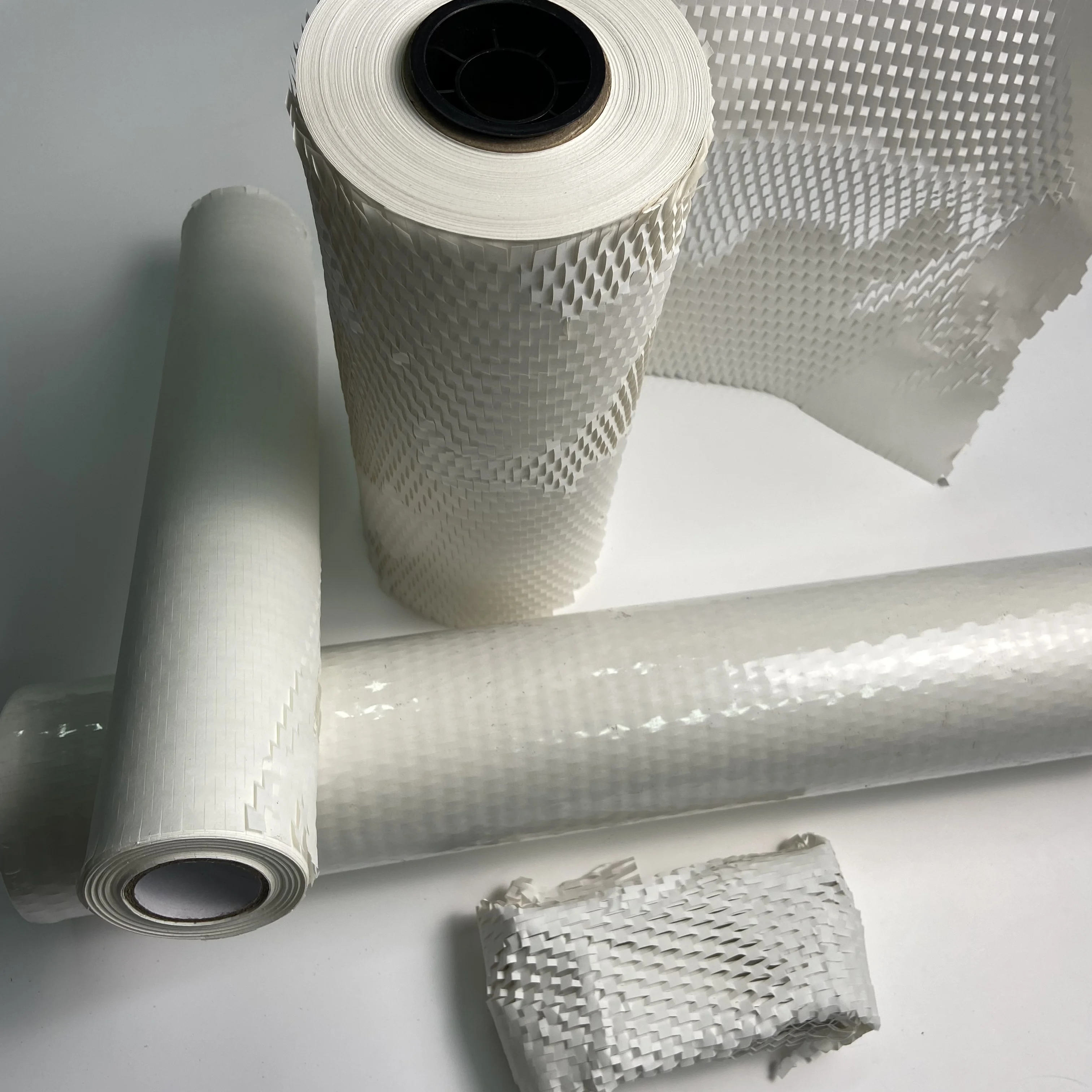 Papel de embalaje de panal blanco, rollo de envoltura de amortiguación ecológico para movimiento/envío, Papel Kraft reciclable Biodegradable