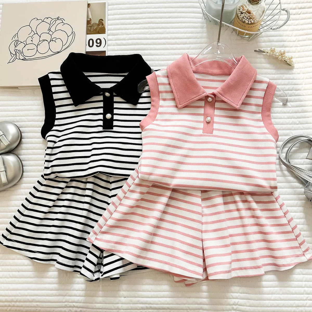 

Комплект поло для девочек, летняя коллекция 2026: Новинка! Комплект из двух предметов для маленьких девочек: полосатый топ без рукавов с воротником и шорты