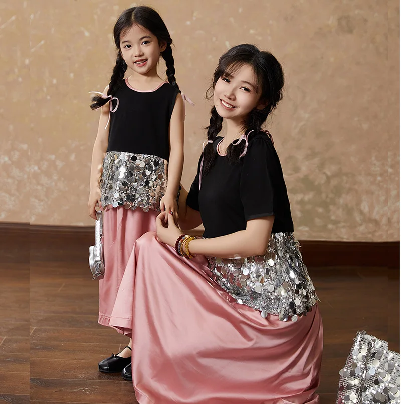 

Mom and Daughters Set Mother Baby Girl Matching Shiny Tops and Pink Skirts Two Piece Outfits Women Clothing Mommy and Me Clohtes