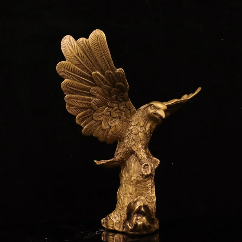 Brass Ornament: The Eagle symbolizes grand ambition, suitable for office and home decor