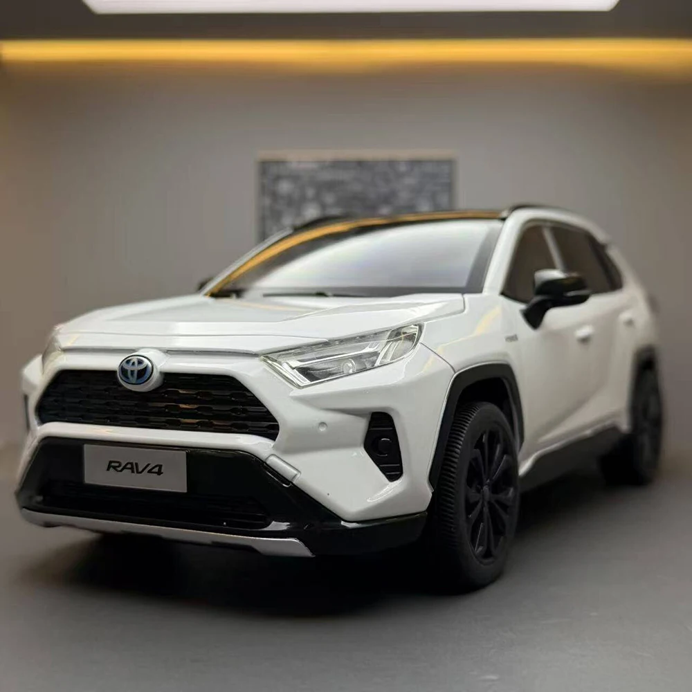 1:18 Scale Toyota RAV4 Alloy Diecast Car Model Toys Front Wheel Steering Four Wheel Suspension Rubber Tire Vehice for Adult Gift