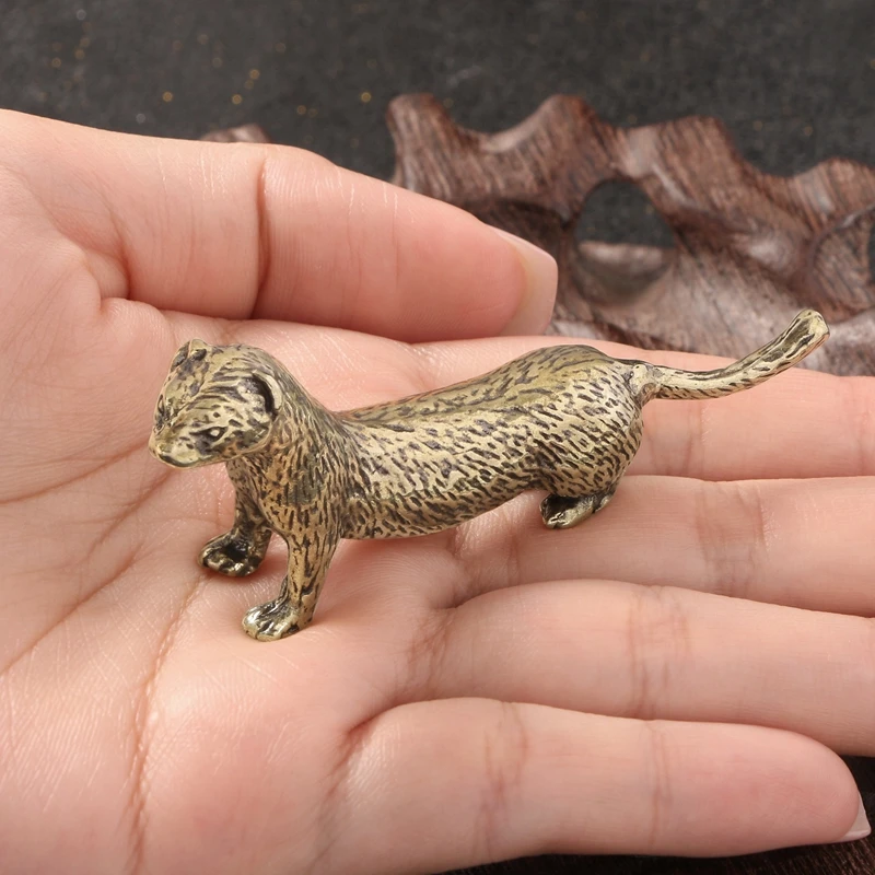 Ancient Brass Small Tea Pet Ornaments Jumping Weasel Figurines Lucky Study Desk Living Room Copper Home Decoration