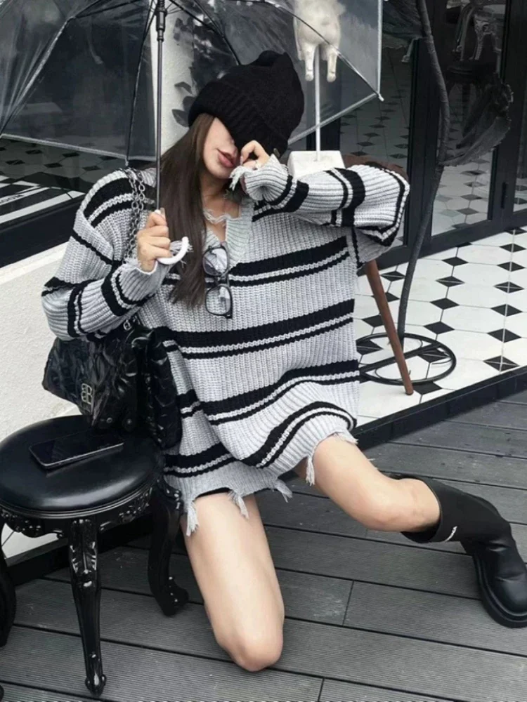 Striped Sweaters Women Vintage Ripped European Style V-neck Panelled Tassel Retro Loose All-match Daily Office Lady Advanced