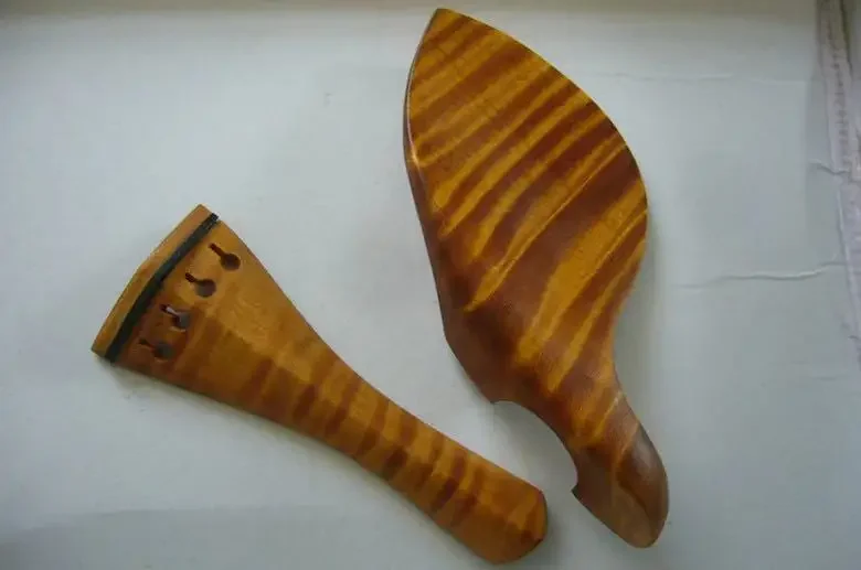 

VIOLIN FITTINGS QUALITY MAPLE TAILPIECE CHIN REST 4/4 size