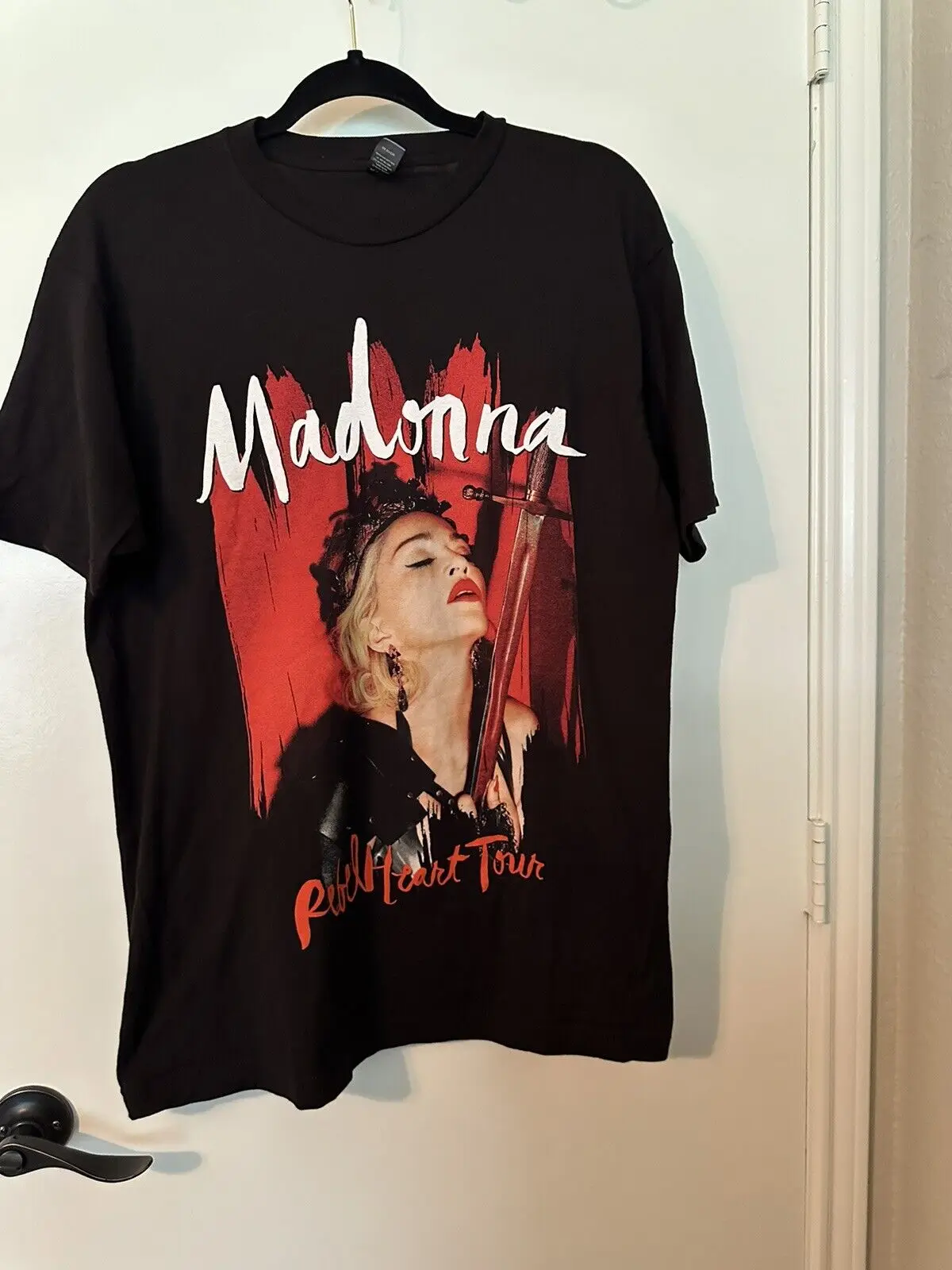 MADONNA Rebel Heart Tour 2015 Concert T-Shirt Pre-owned Tultex Size Large