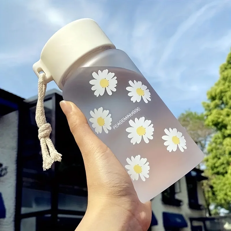 Small Daisy Frosted Plastic Water Cup BPA Free Creative Japanese-style Transparent Cup Portable Rope Handy Bottle for Travel Tea