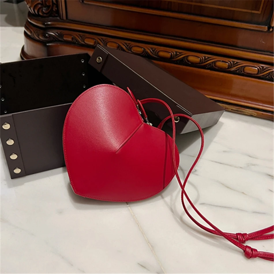 ALA Heart Bag For Women In Calfskin Red Le Bag With Adjustable Strap 2024 New Luxury Handbags