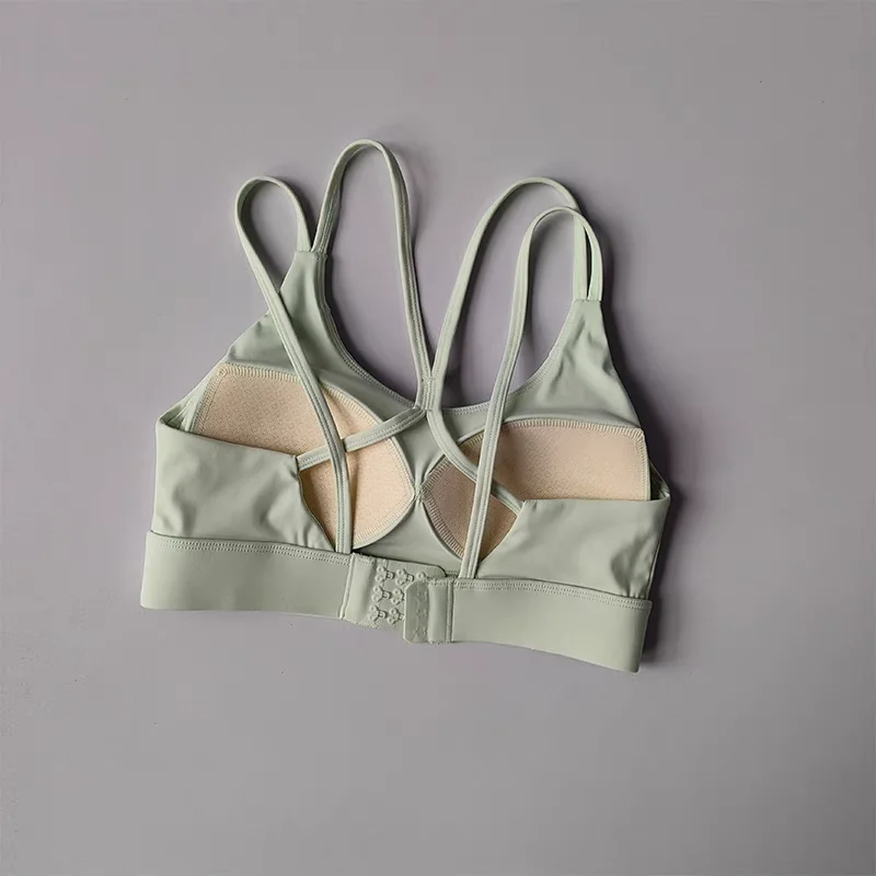 Einfarbiger, weicher Fitness-BH mit überkreuzten Trägern für Damen, Yoga-Top, stoßfestes Sport-Oberteil mit Polster, Push-Up, verstellbarer Sport-BH. – Detail 7