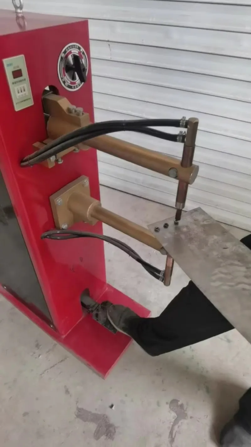 Industrial pneumatic multi-point foot-operated spot welding machine for galvanized stainless steel cabinets