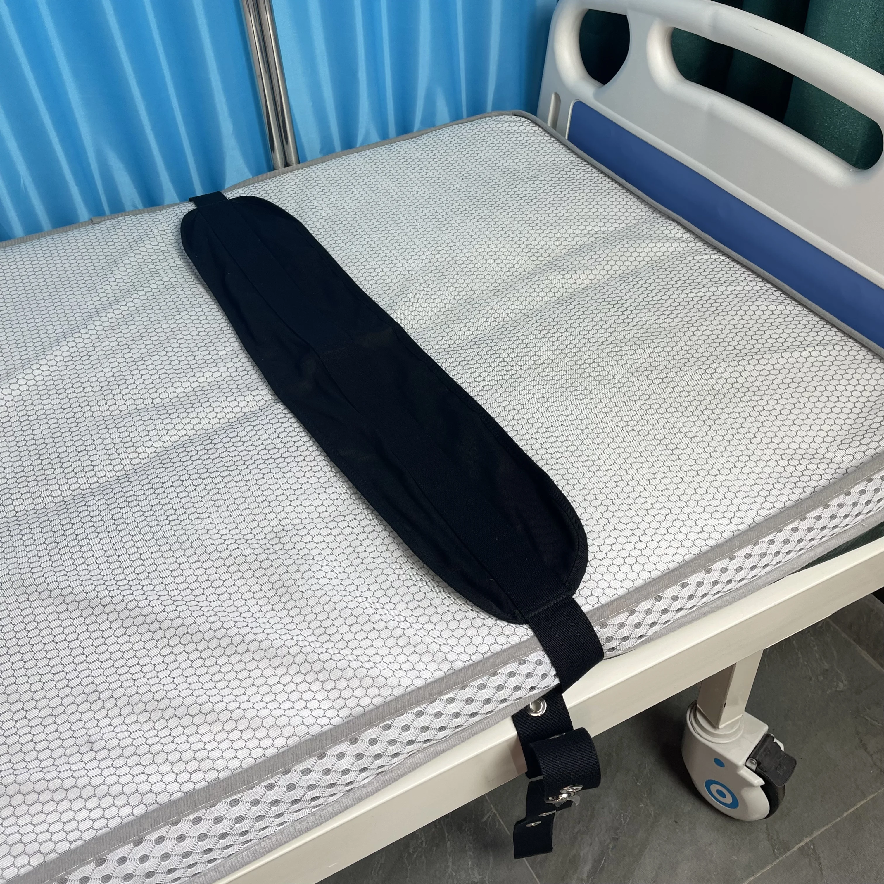 

Soft Black Multi-Point Restraint Belt for Hospital Bed Breathable Cotton Adjustable Straps for Elderly Patient Fall Prevention