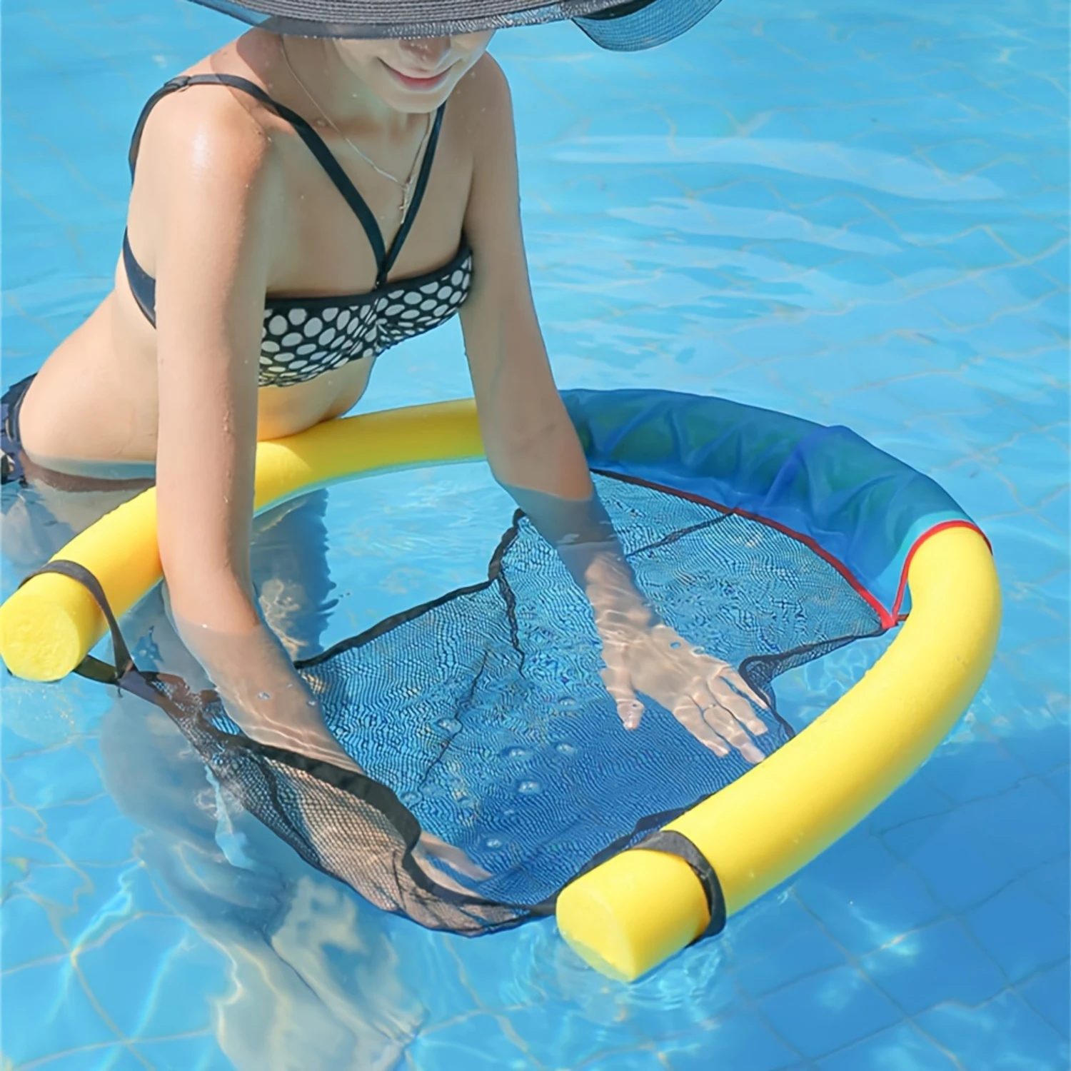 Sedia da piscina galleggiante-comodo lettino in tessuto resistente, facile da piegare, colore vibrante, ideale per il relax e il nuoto degli adulti