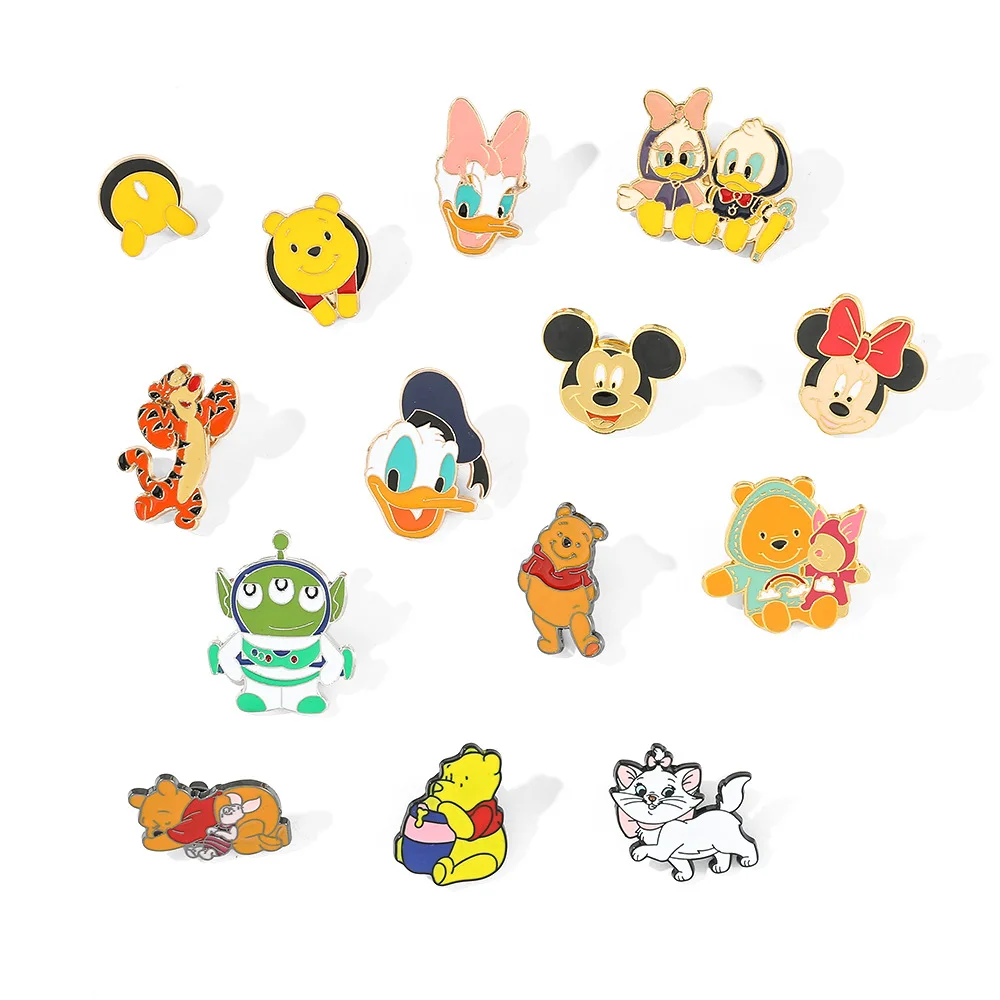 Broches de figuras de Anime de Disney, insignias de Metal de Mickey Mouse, Pato Donald, Winnie The Pooh, broches de personajes, accesorios de ropa