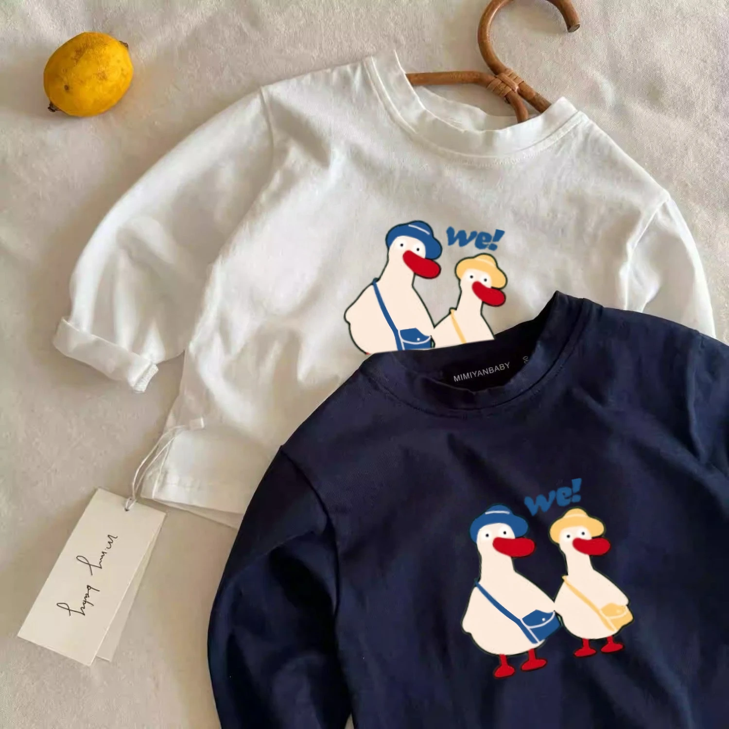 

Футболка с героями мультфильмов для мальчиков и девочек, новые повседневные топы с длинными рукавами, простая милая рубашка с круглым вырезом, футболки с принтом, одежда для малышей