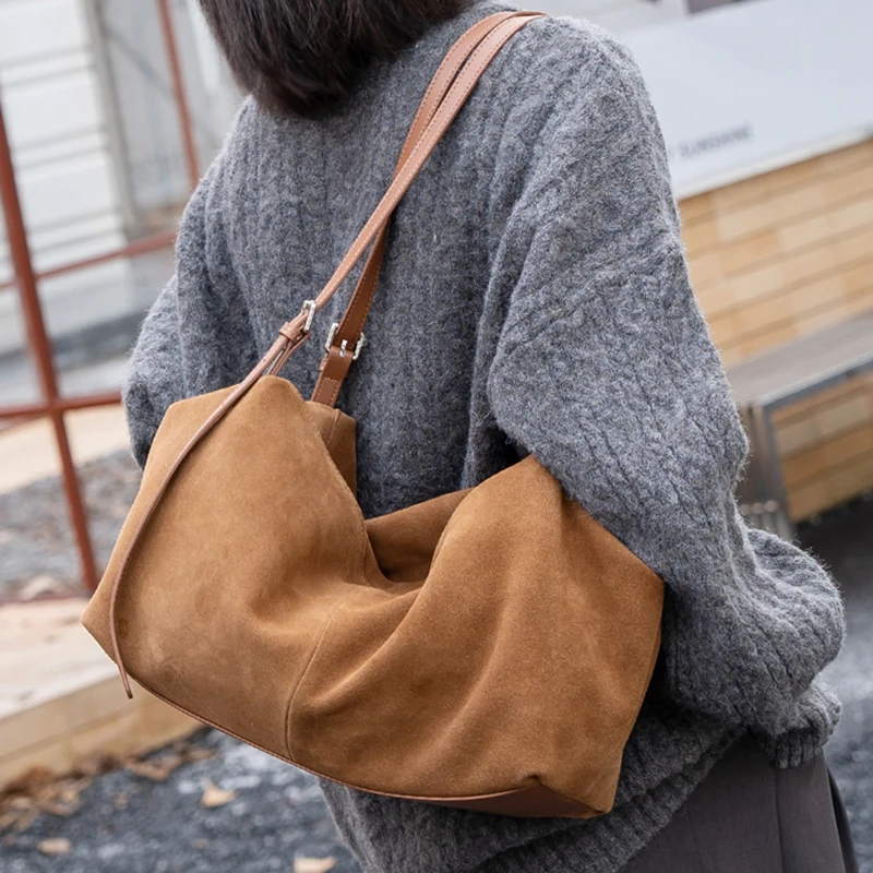 หนังนิ่มผู้หญิงToteกระเป๋า2025ใหม่Niche Designหมอนขนาดใหญ่กระเป๋าFrosted Cowhide Vintageผู้หญิงHands-Onไหล่กระเป๋า