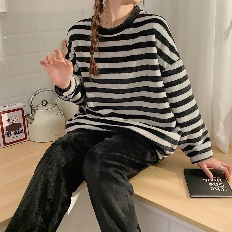 

winter Women's pajamas thicken fleece-lined Comfortable Sleepwear suit loose student Pajama new model keep warm stripe homewear