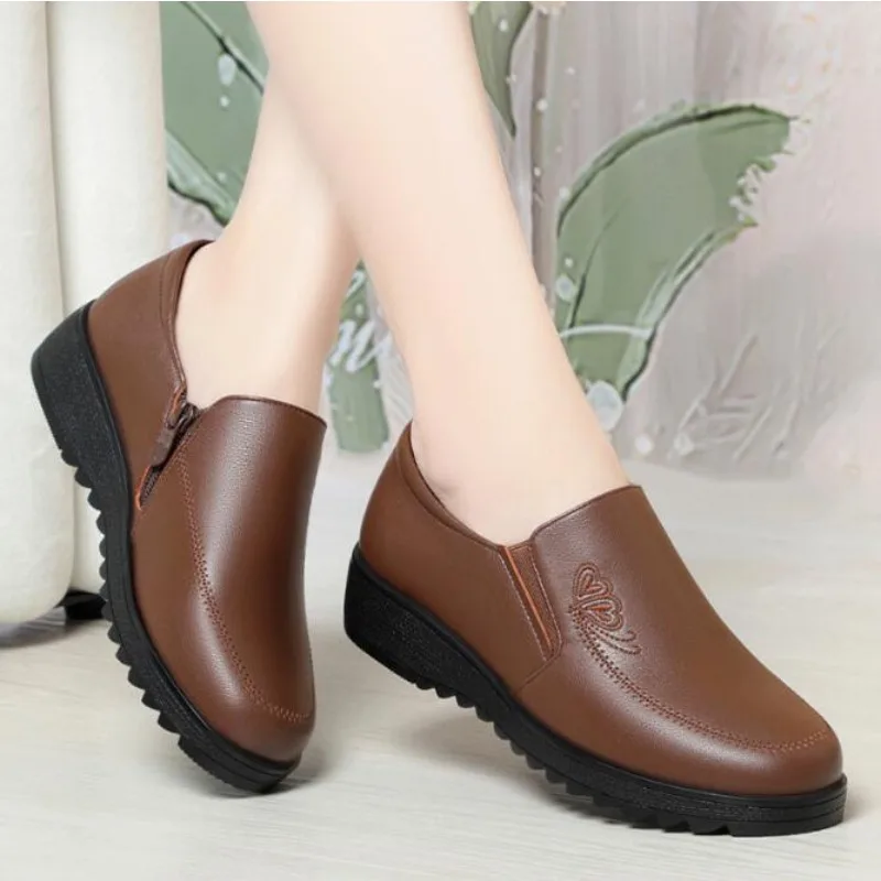 

Новые женские туфли-балетки 2026: весенне-осенние, из мягкой кожи, на танкетке, повседневные, с мягкой подошвой, комфортные, для мам