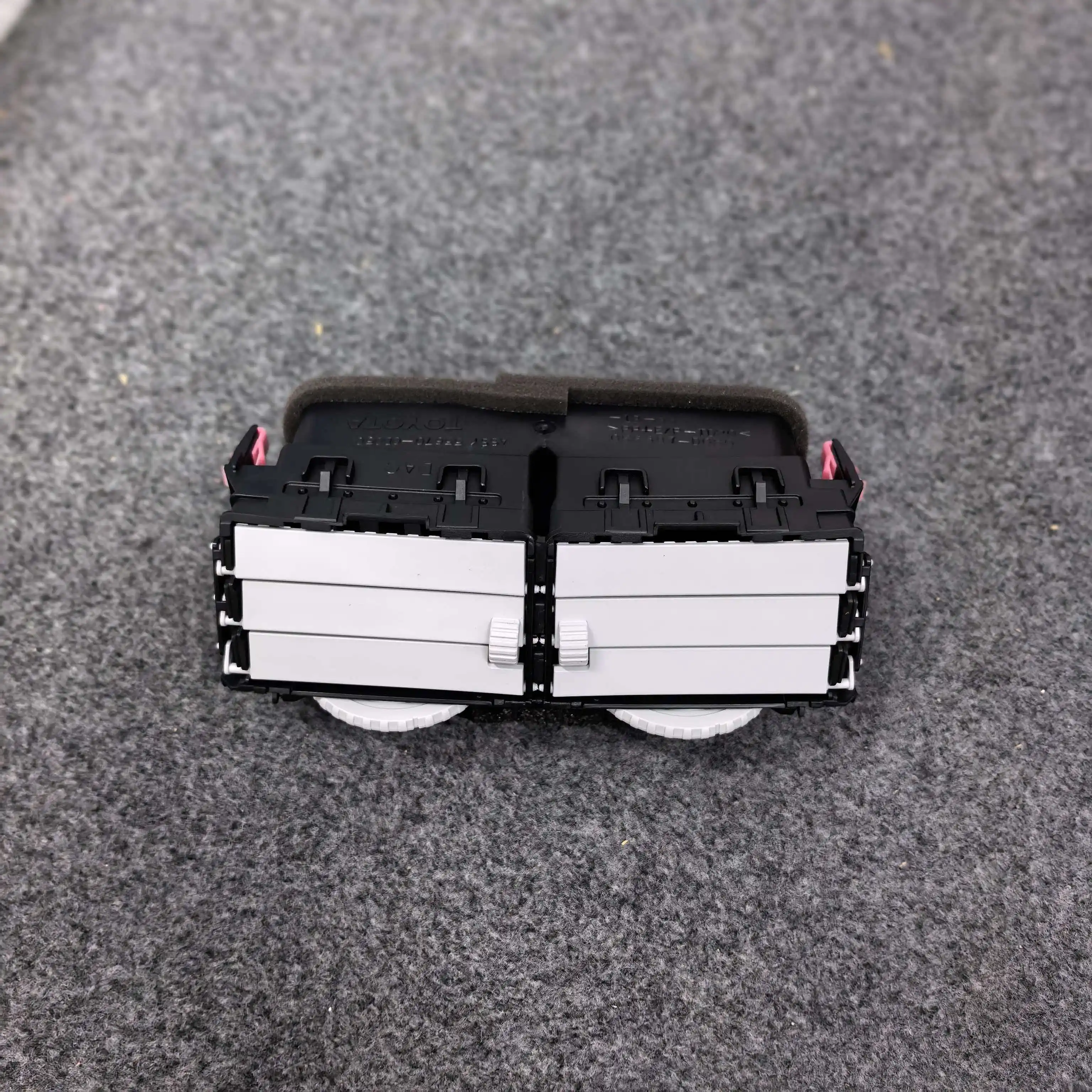 For Toyota yaris 556700D050 Left right side air conditioning vents centre dashboard air conditioning dashboard dashboard vents