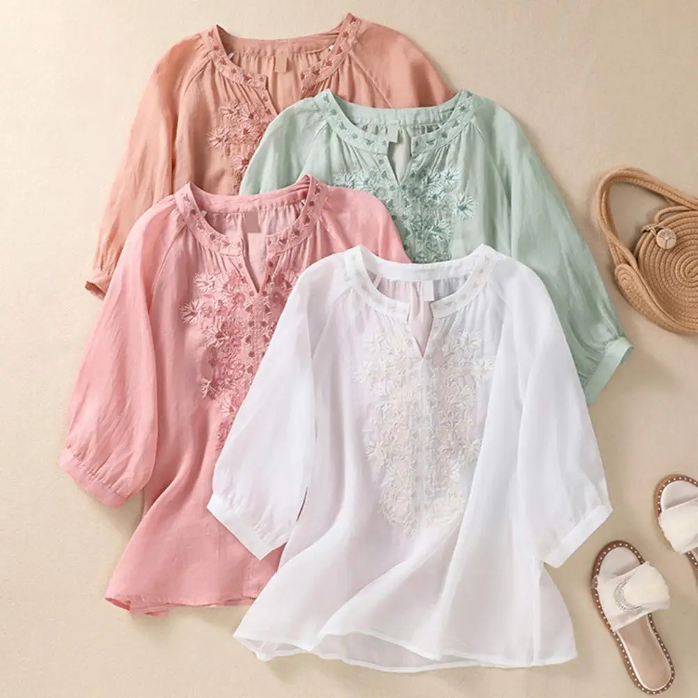 Bawełniana lniana koszula z haftem kwiatowym Damska bluzka z rękawami trzy czwarte V Neck Casual Blouse Loose Solid Color Mother Blouse Women Top