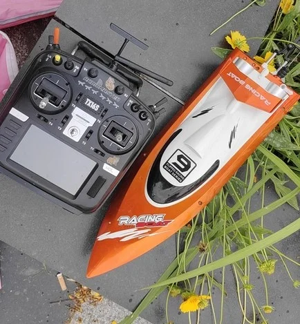 Zdalnie sterowany model łodzi wyścigowej RC, zabawka do sterowania na odległość, 2.4GHz 4CH, 30KM/H, szybka łódź motorowa, zabawka wyścigowa, prezent dla dzieci