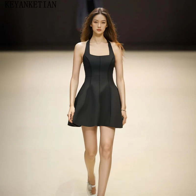 KEYANKETIAN 여름 새 여성 홀터넥 붕대 민소매 미니 드레스 우아한 섹시한 솔기 디테일 백리스 푹신한 드레스 솔리드 컬러