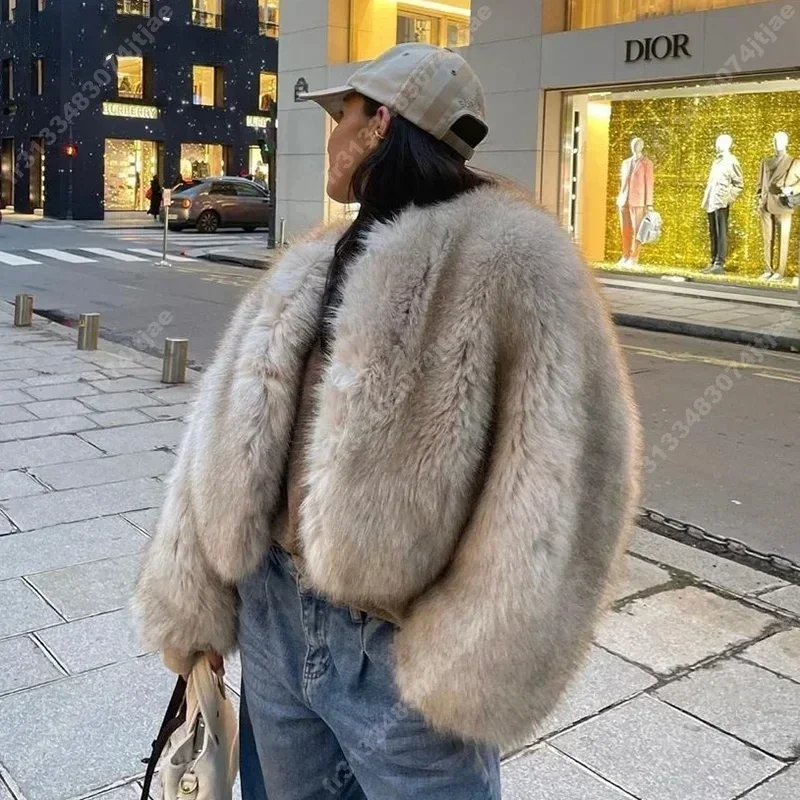 Iconic Street Fashion Week Luxury Brand Gardient Cropped Faux Fur Coat Women Winter 2024 Hot Cool Girls Fluffy Short Fur Jacket