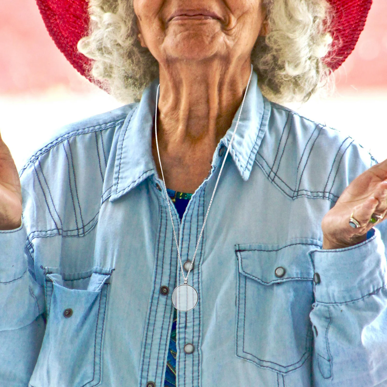 

1Pcs 5x Magnifying Glass Necklace Pendant Distortion-Free Reading Magnifier Portable Tool for Inspection Crafting Maps