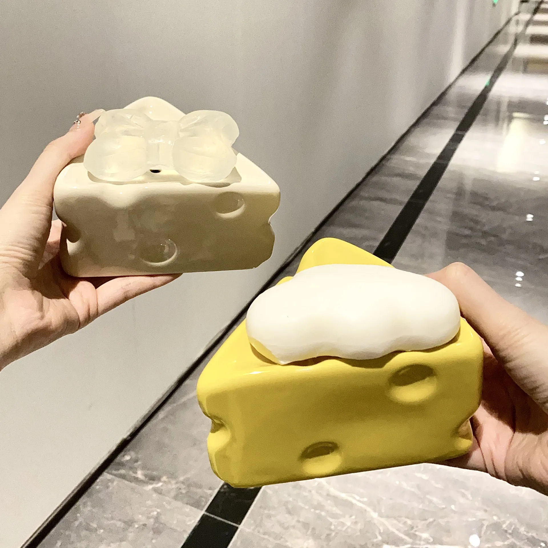 Cheese Soap Box Household High-end Toilet Drain Soap Box Non-punching Toilet Ceramic Soap Box