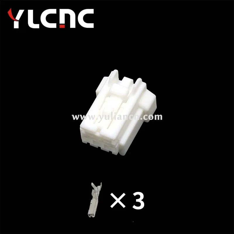 3‑Pin Waterproof Automotive Wiring Harness Connector Door Taillight Cable Socket 6098‑6944 Auto Electrical Terminal Component