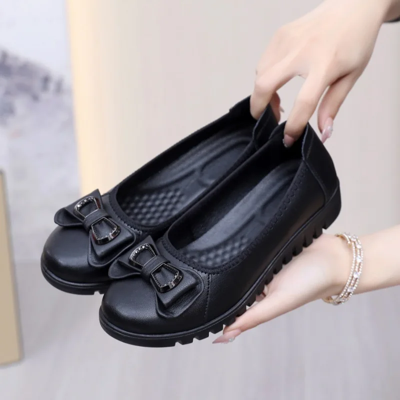 

Pure Black Spring Summer Women Loafers Soft Comfortable Mother Shoes Flat Slip-On Brand Ladies Daily Shoes Big Size 42 DX859