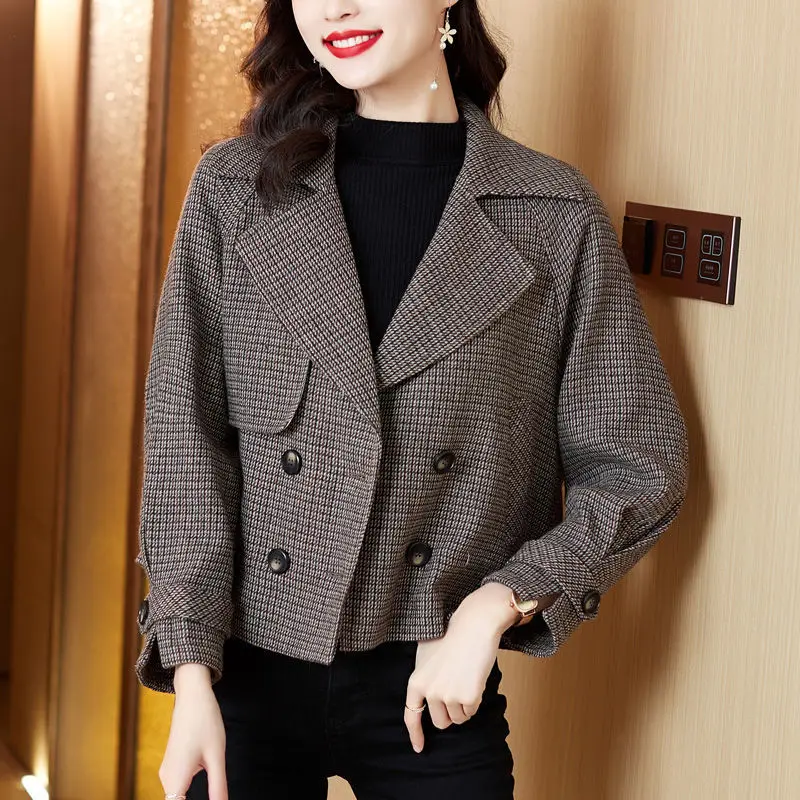 Heavy Jacket Woman Cropped Clothes Demi-season Blazers Aesthetic Plaid Coat for Women 2024 Short Padded Trend Vintage Clothing