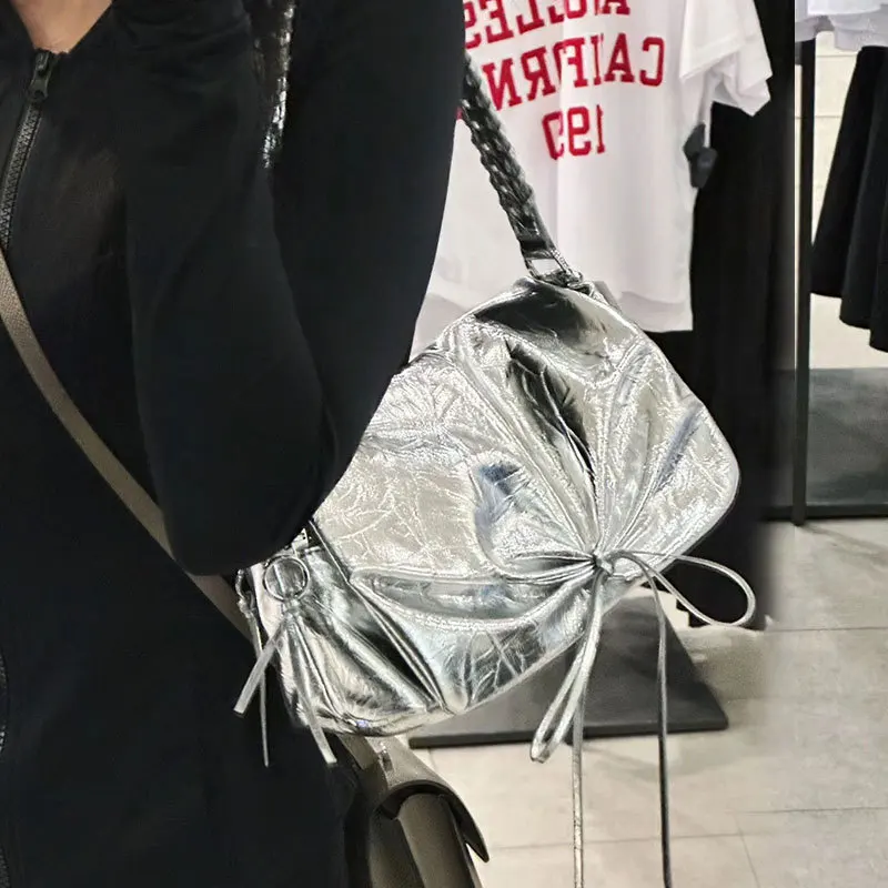 Borsa con nodo a farfalla borsa ascellare a spalla singola per ragazza piccante argento 2024 nuova borsa per pesce gatto a tracolla portatile di