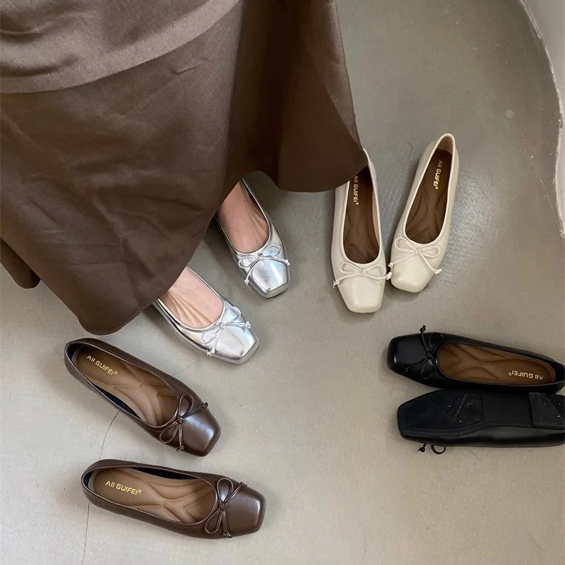 

Серебристые женские туфли-мокасины с квадратным носком из кожи, новинка весны 2026, модель «Нежный Ветер Бабочка»