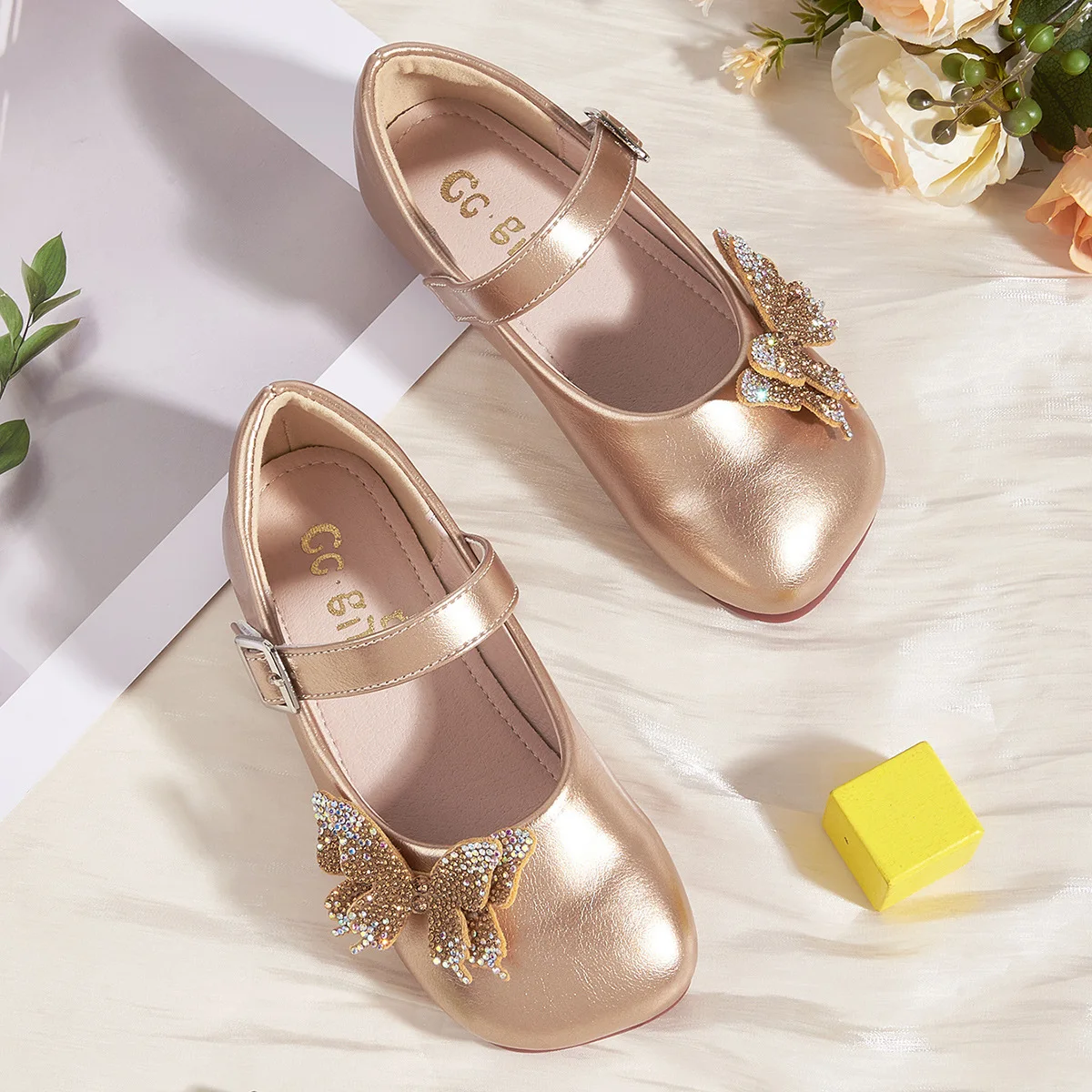 

Новые туфли принцессы для девочек, модная детская кожаная обувь на мягкой подошве с бантом, повседневная обувь на плоской подошве для маленьких детей 3-10 лет