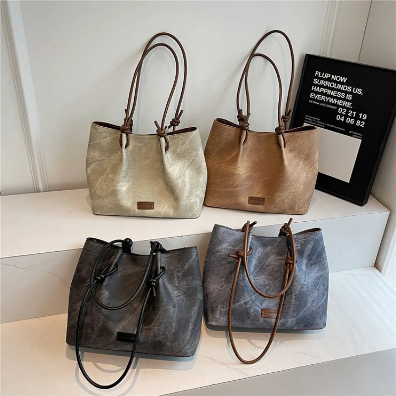 

Minimalist Unique Vintage Casual Messenger Bag Elegant Leather Classic For Women Fashionable Solid Color Trendy Crossbody