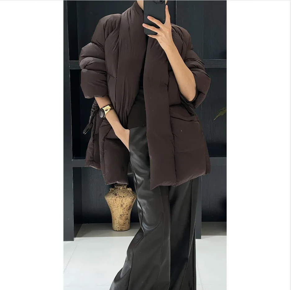 

Женские стеганые парки-пуховики темно-синего цвета для осени и зимы: модный дизайн, элегантность, прочность, удобные карманы, полный комфорт