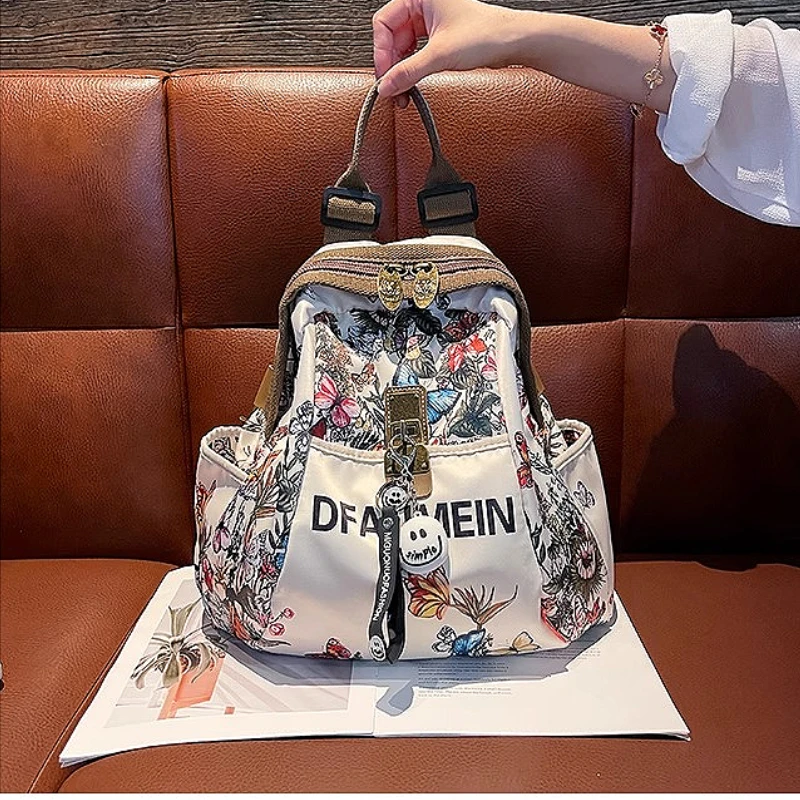 

Women's Backpack Light Travel Bolsos De Mujer Tendencia 2025 New Fashion Leisure Large Capacity Mochilas Mujer